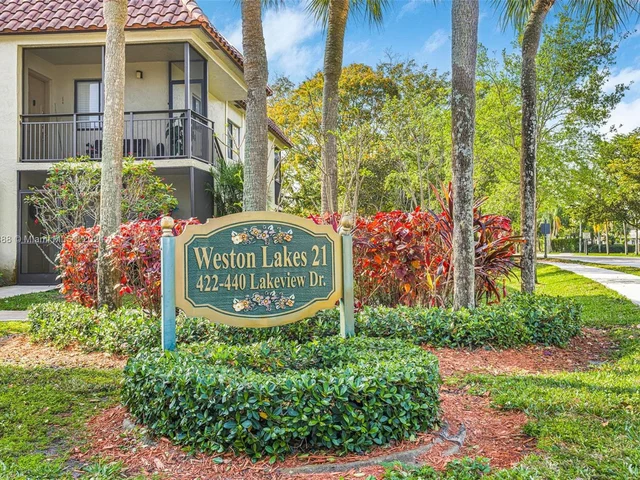 440 Lakeview Dr # 202, Weston FL 33326