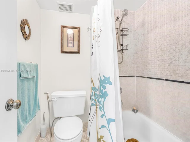 440 Lakeview Dr # 202, Weston FL 33326