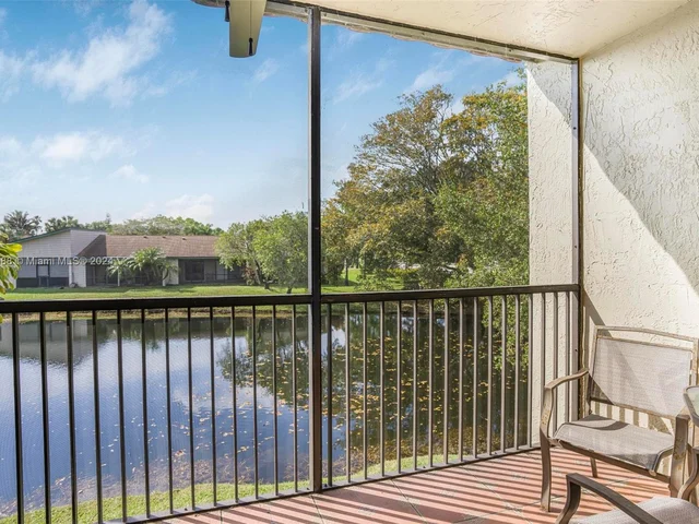 440 Lakeview Dr # 202, Weston FL 33326