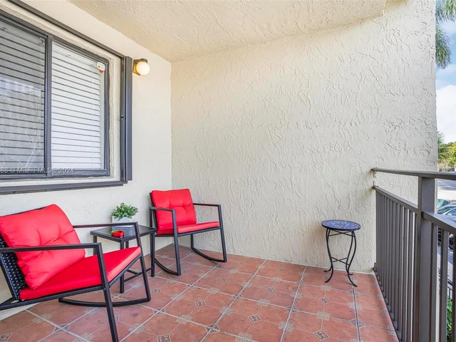 440 Lakeview Dr # 202, Weston FL 33326