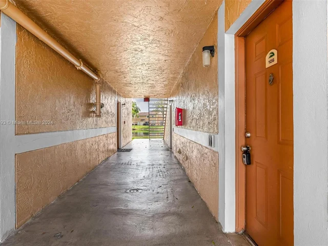 351 Palm Way # 106, Pembroke Pines FL 33025