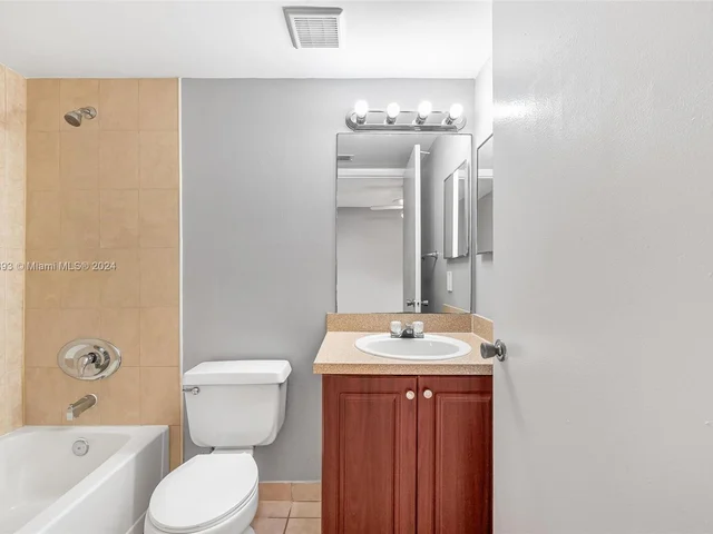 351 Palm Way # 106, Pembroke Pines FL 33025