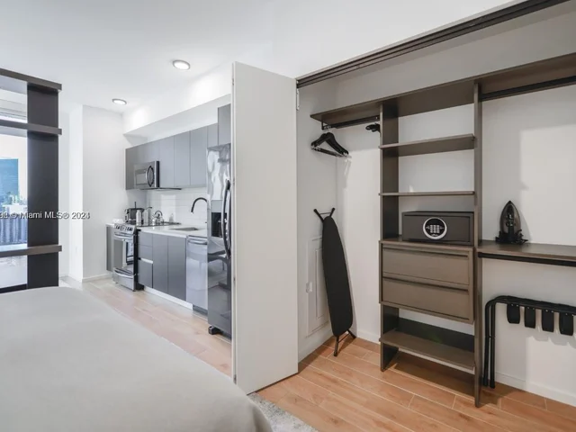 398 NE 5th St # 3116, Miami FL 33132