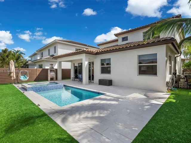 15139 SW 176th St, Miami FL 33187