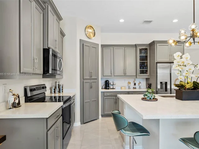 15139 SW 176th St, Miami FL 33187