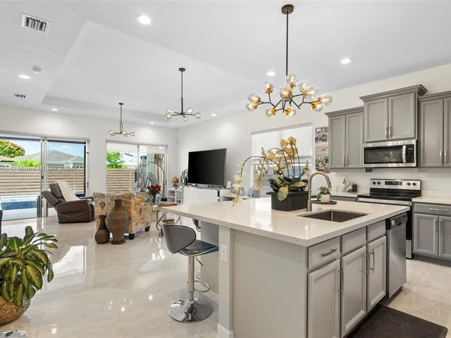 15139 SW 176th St, Miami FL 33187