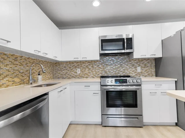 3350 NE 192nd St # B, Aventura FL 33180