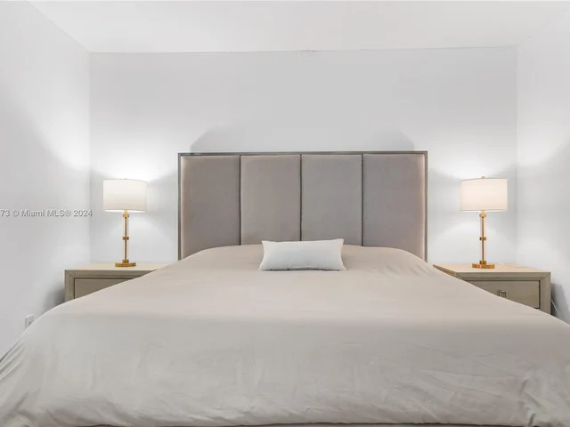 3350 NE 192nd St # B, Aventura FL 33180