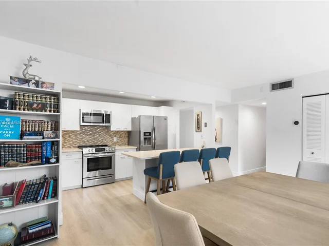 3350 NE 192nd St # B, Aventura FL 33180