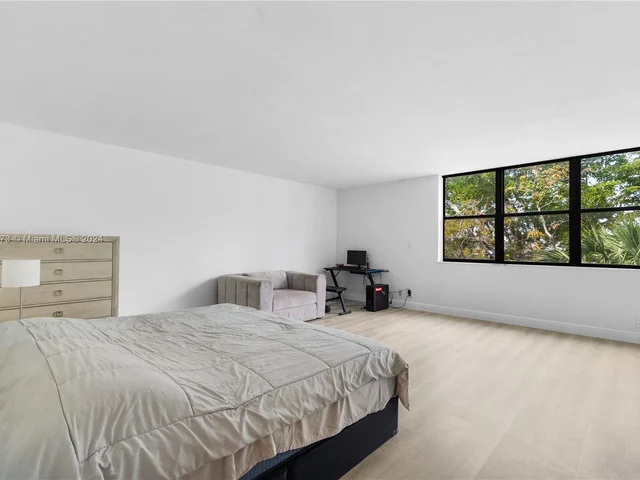 3350 NE 192nd St # B, Aventura FL 33180