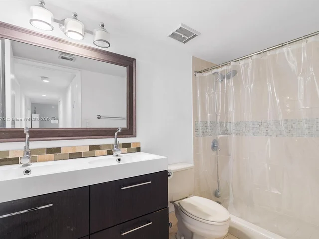 3350 NE 192nd St # B, Aventura FL 33180