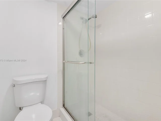 3350 NE 192nd St # B, Aventura FL 33180