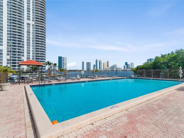 3350 NE 192nd St # B, Aventura FL 33180