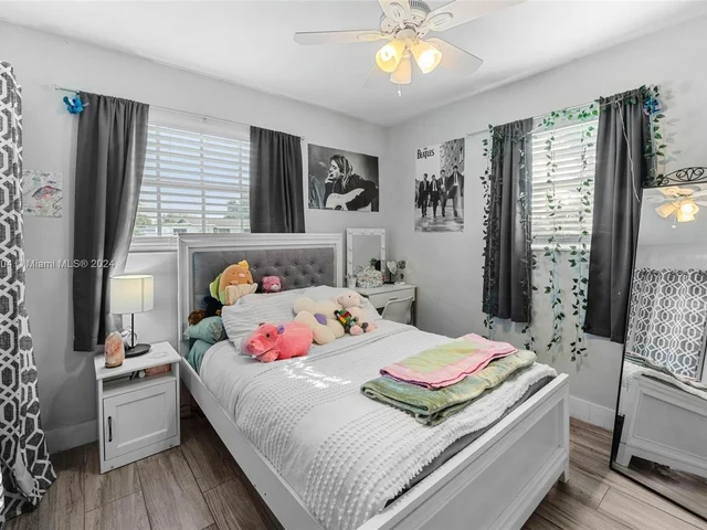 7340 Garfield St, Hollywood FL 33024