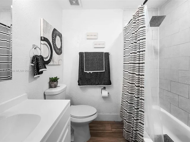 7340 Garfield St, Hollywood FL 33024