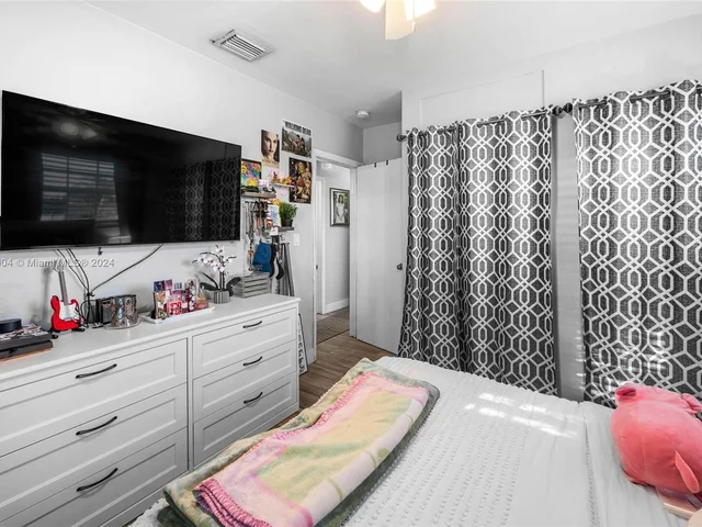 7340 Garfield St, Hollywood FL 33024