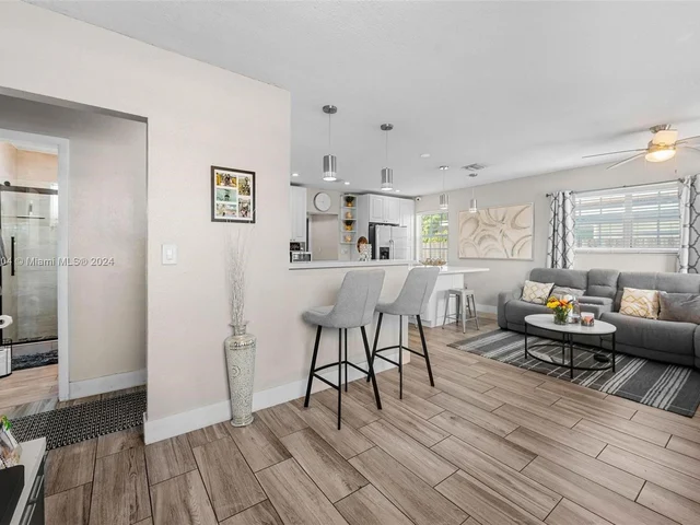 7340 Garfield St, Hollywood FL 33024