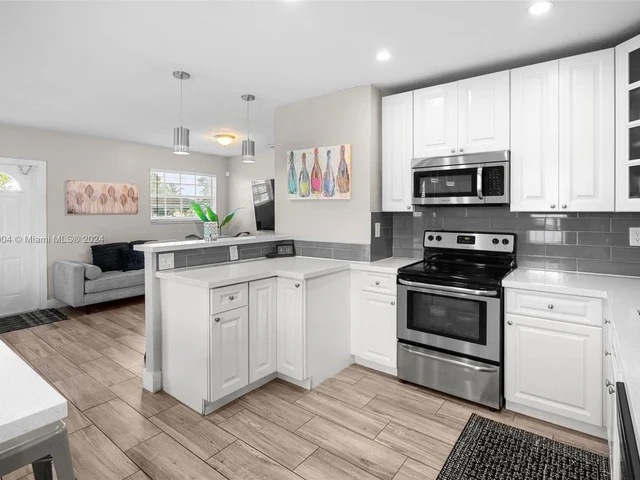 7340 Garfield St, Hollywood FL 33024