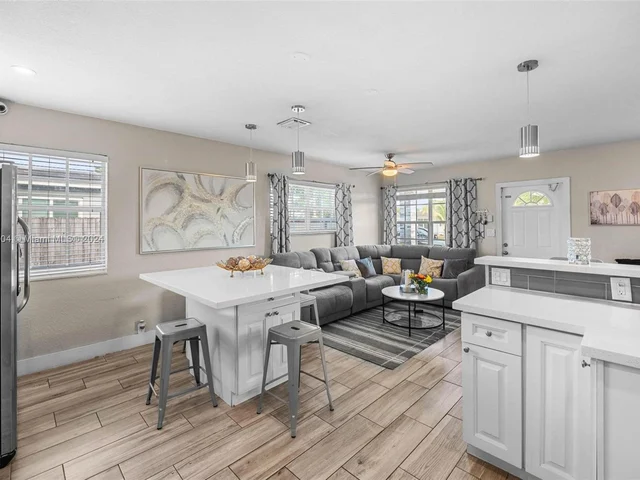 7340 Garfield St, Hollywood FL 33024