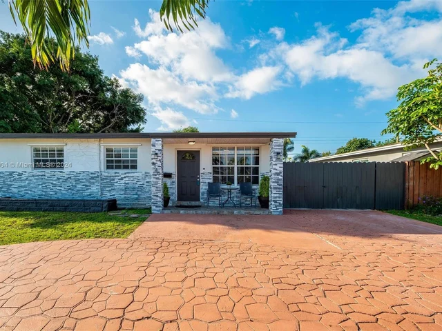 7340 Garfield St, Hollywood FL 33024