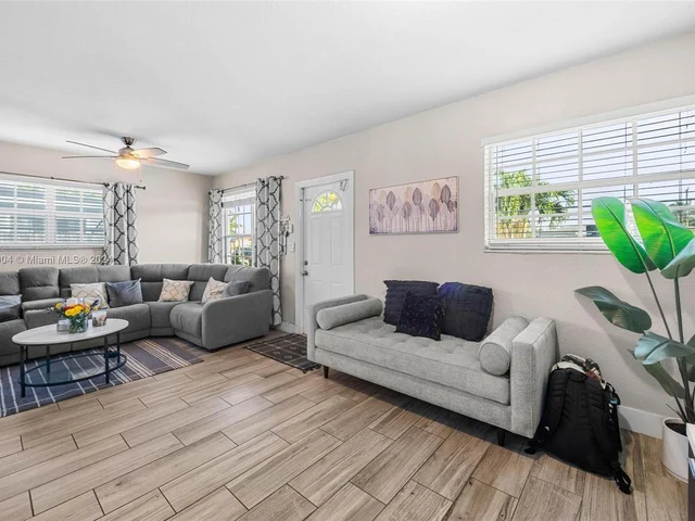 7340 Garfield St, Hollywood FL 33024