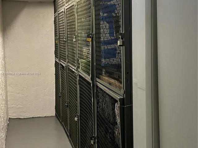 16251 Golf Club Rd # 302, Weston FL 33326