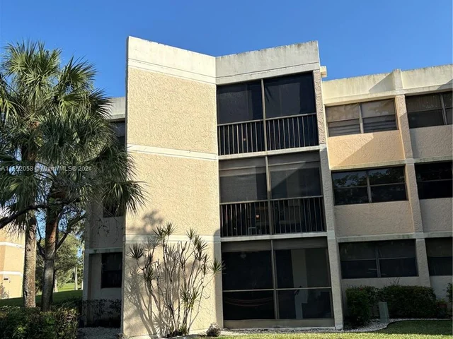 16251 Golf Club Rd # 302, Weston FL 33326