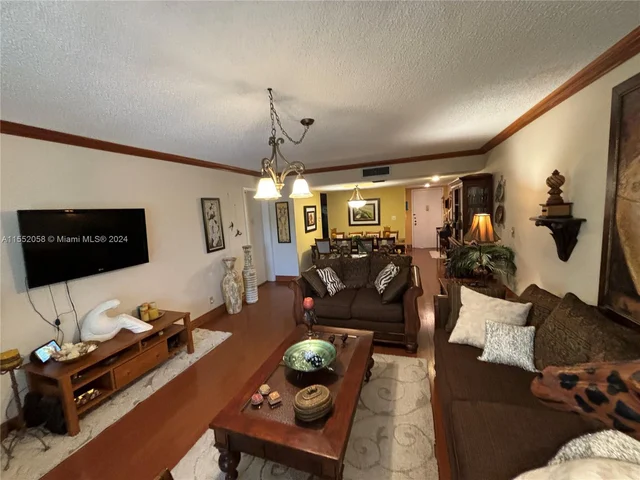 16251 Golf Club Rd # 302, Weston FL 33326