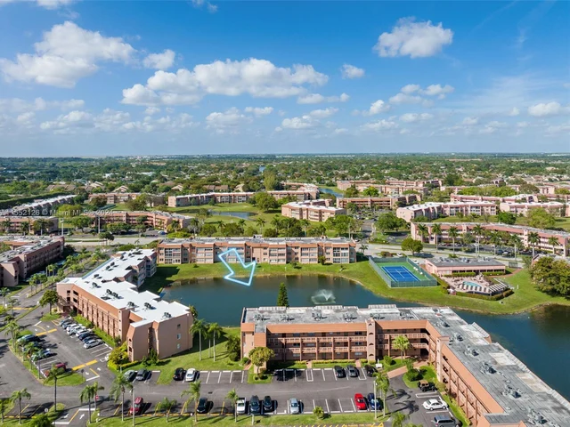 9620 Sunrise Lakes Blvd # 301, Sunrise FL 33322