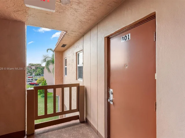 9620 Sunrise Lakes Blvd # 301, Sunrise FL 33322