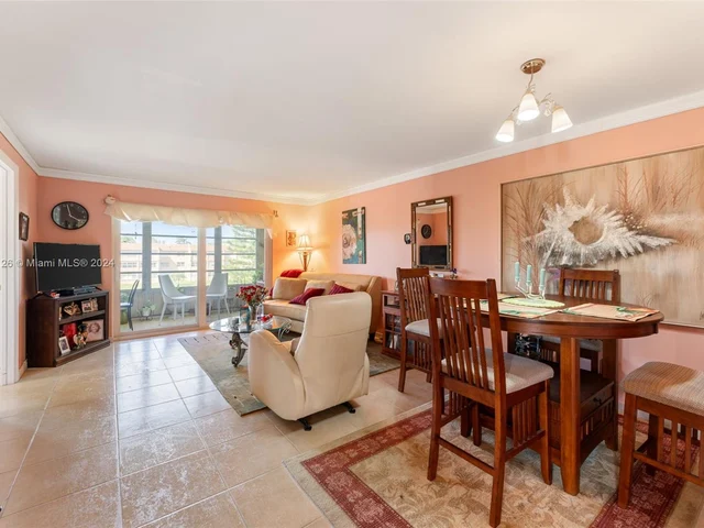 9620 Sunrise Lakes Blvd # 301, Sunrise FL 33322