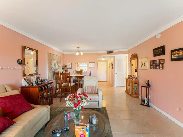 9620 Sunrise Lakes Blvd # 301, Sunrise FL 33322