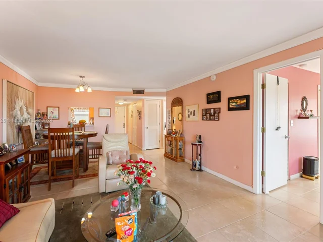 9620 Sunrise Lakes Blvd # 301, Sunrise FL 33322