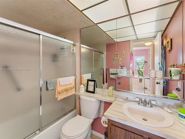 9620 Sunrise Lakes Blvd # 301, Sunrise FL 33322