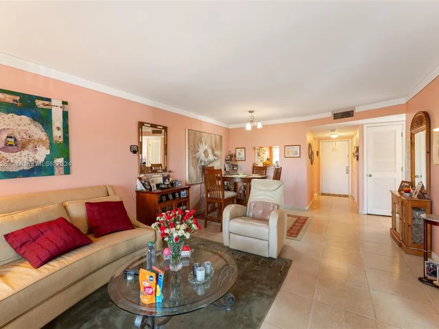 9620 Sunrise Lakes Blvd # 301, Sunrise FL 33322