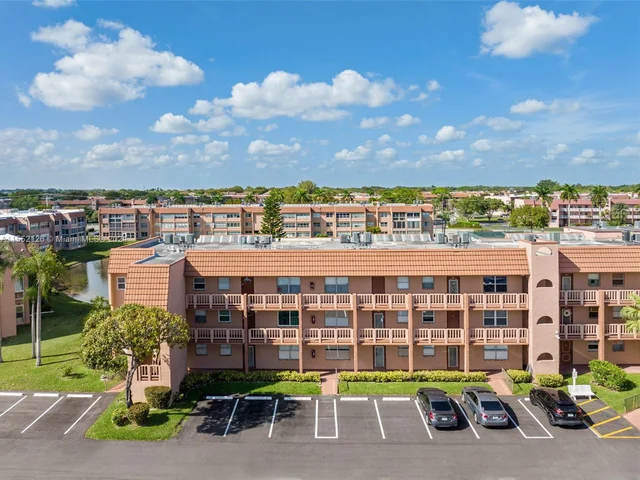 9620 Sunrise Lakes Blvd # 301, Sunrise FL 33322