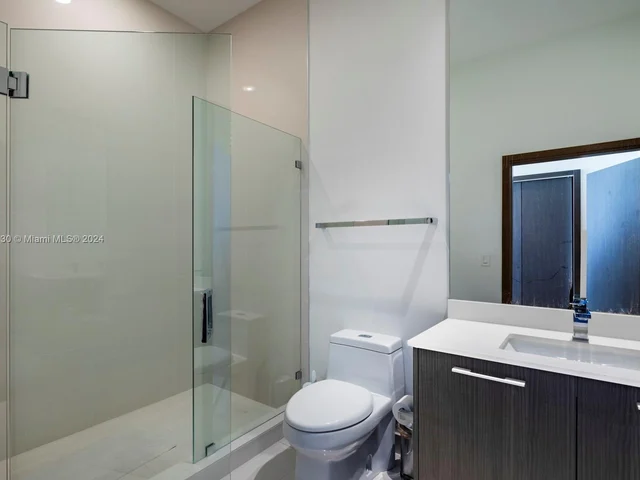 45 SW 9th St, Miami FL 33130