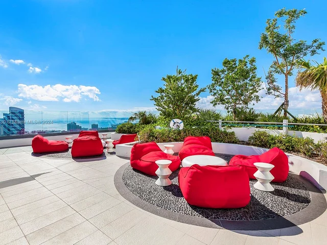 45 SW 9th St, Miami FL 33130