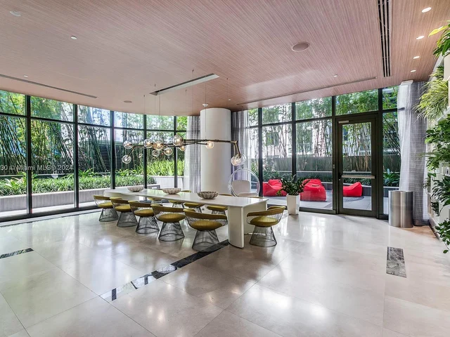 45 SW 9th St, Miami FL 33130