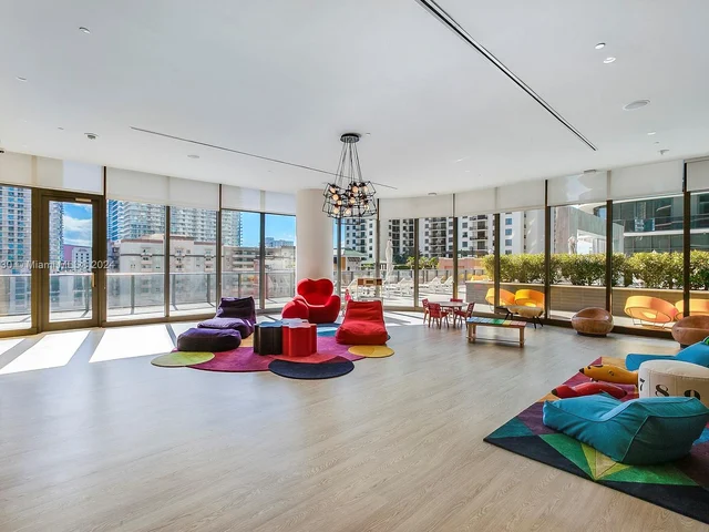 45 SW 9th St, Miami FL 33130