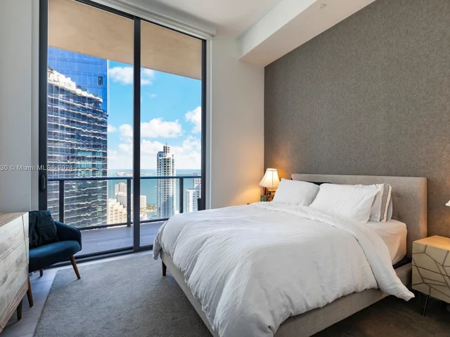 45 SW 9th St, Miami FL 33130