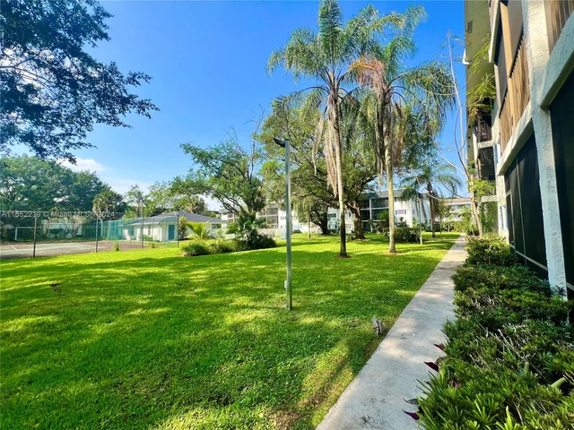 5080 SW 64th Ave # 107, Davie FL 33314