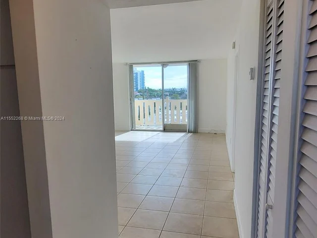 7900 Tatum Waterway Dr # 502, Miami Beach FL 33141