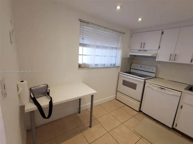 7900 Tatum Waterway Dr # 502, Miami Beach FL 33141