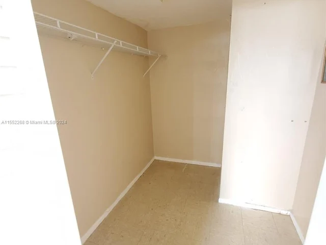 7900 Tatum Waterway Dr # 502, Miami Beach FL 33141