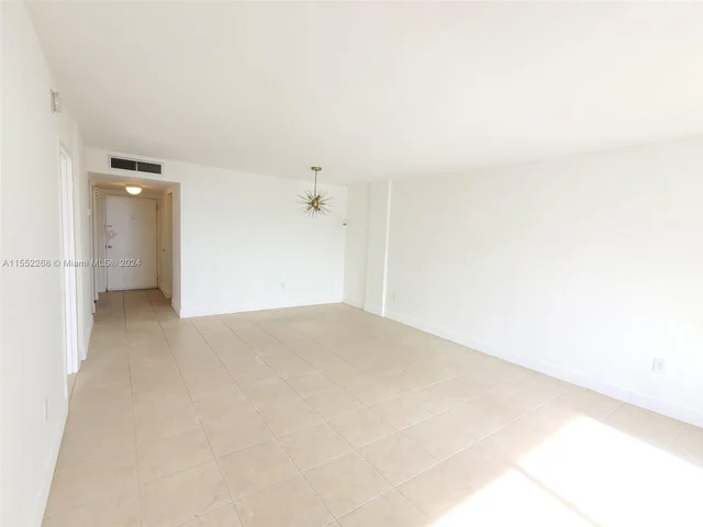 7900 Tatum Waterway Dr # 502, Miami Beach FL 33141