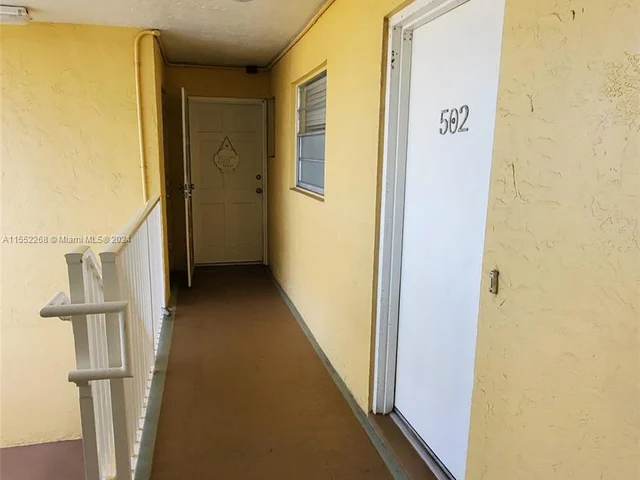 7900 Tatum Waterway Dr # 502, Miami Beach FL 33141