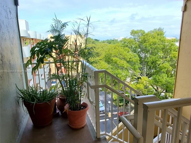 7900 Tatum Waterway Dr # 502, Miami Beach FL 33141