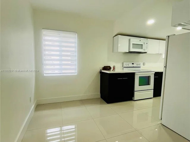 445 NE # 171, North Miami Beach FL 33162