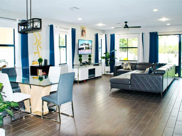 4919 NW 51st Ter, Tamarac FL 33319